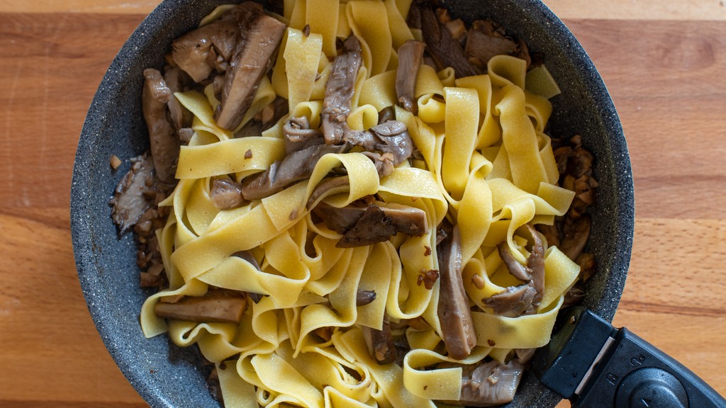Pasta with Pleurotus Mushrooms - step 6