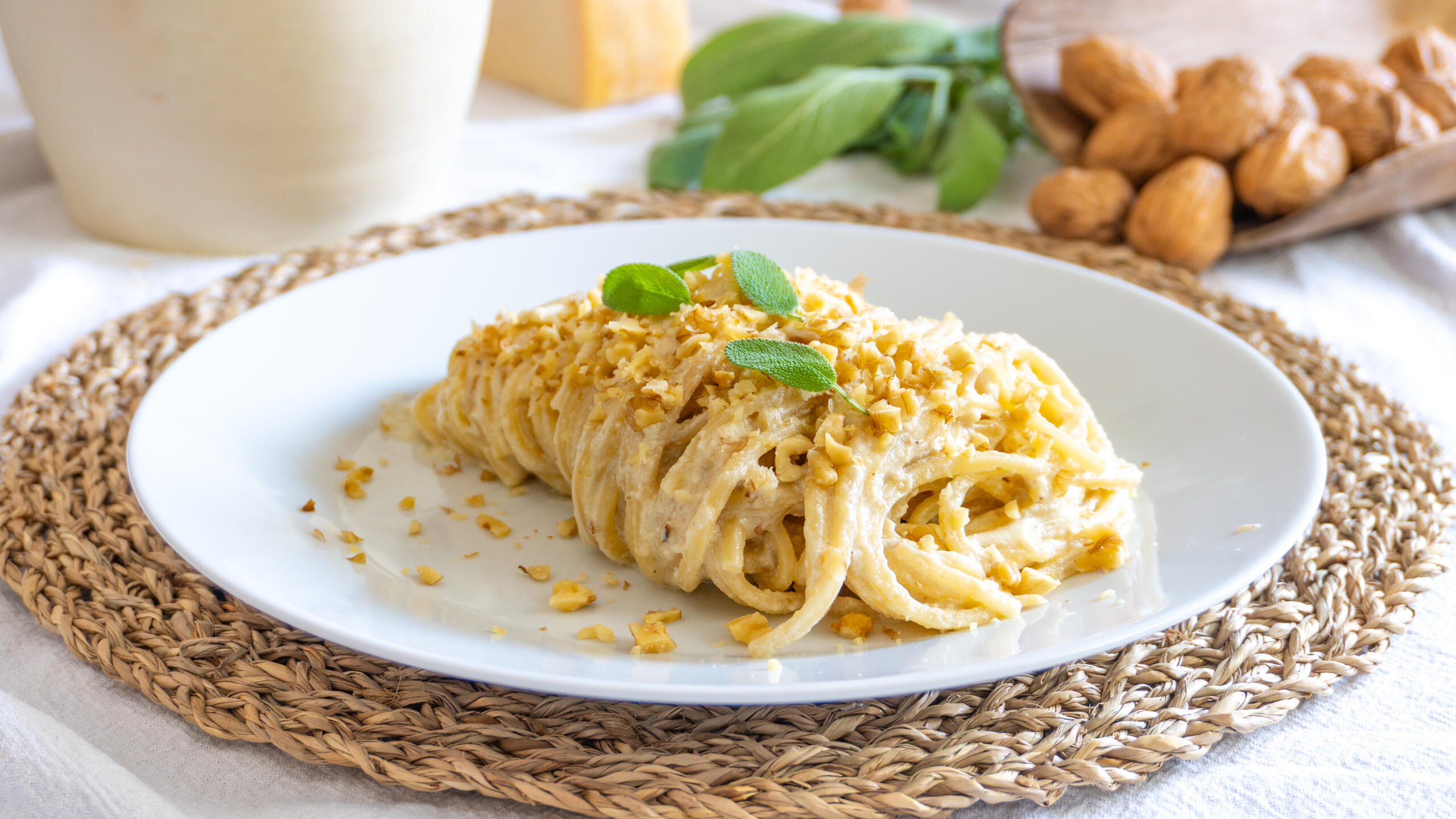 Pasta with ricotta and walnut pesto