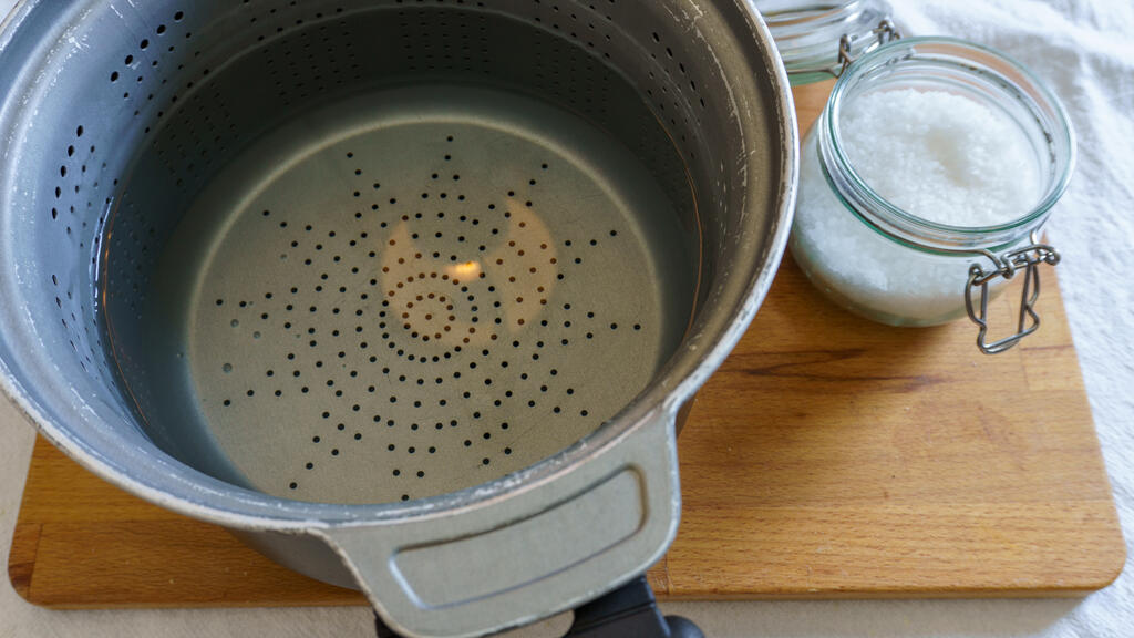 Pasta with ricotta and walnut pesto - step 1