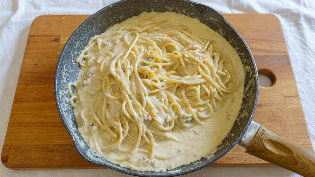 Pasta with ricotta and walnut pesto - step 4