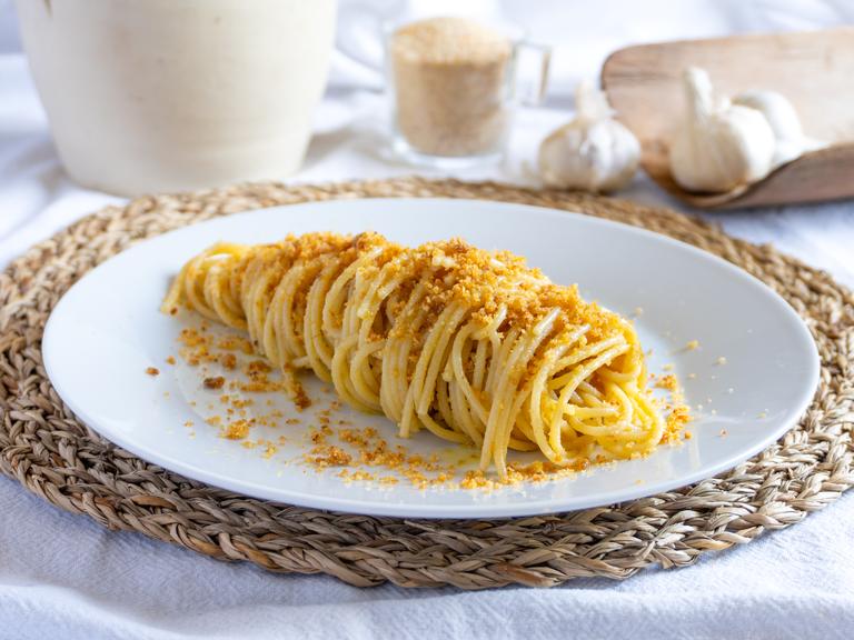 Pasta with toasted breadcrumbs and anchovies
