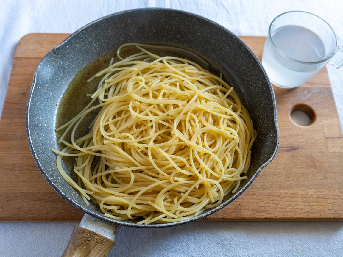 Pasta with toasted breadcrumbs and anchovies - step 5