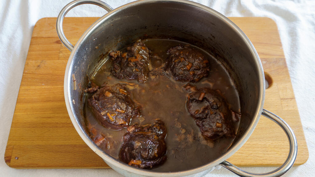 Pork cheek in red wine - step 6