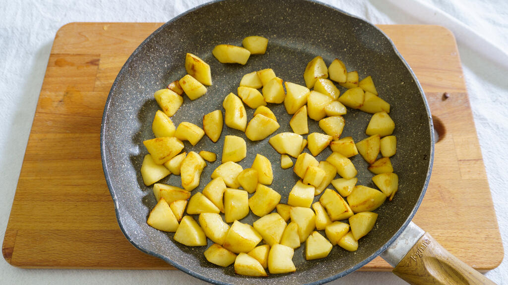 Pork fillet with apples - step 6