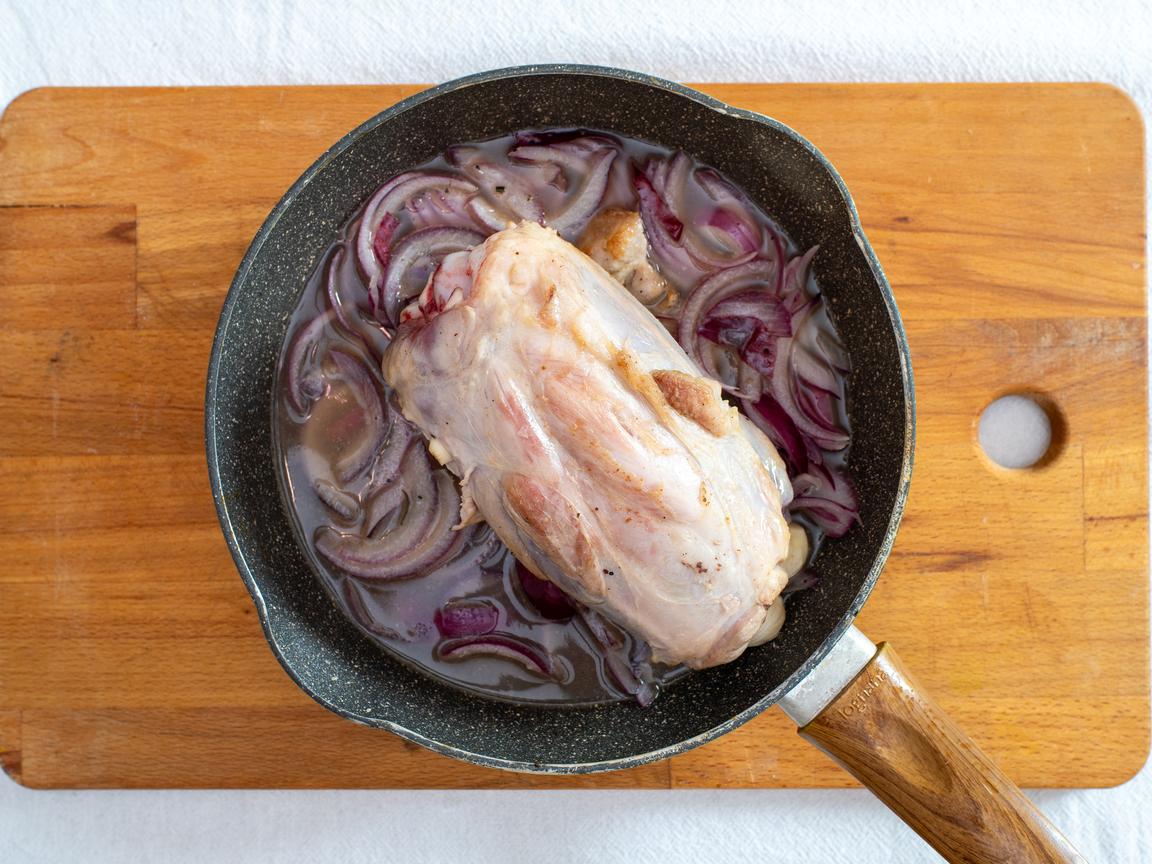 Pork shank with roasted potatoes - step 4