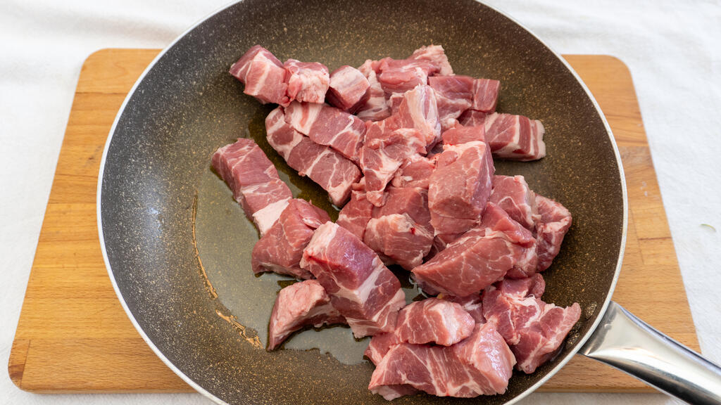 Pork stew with beer - step 3