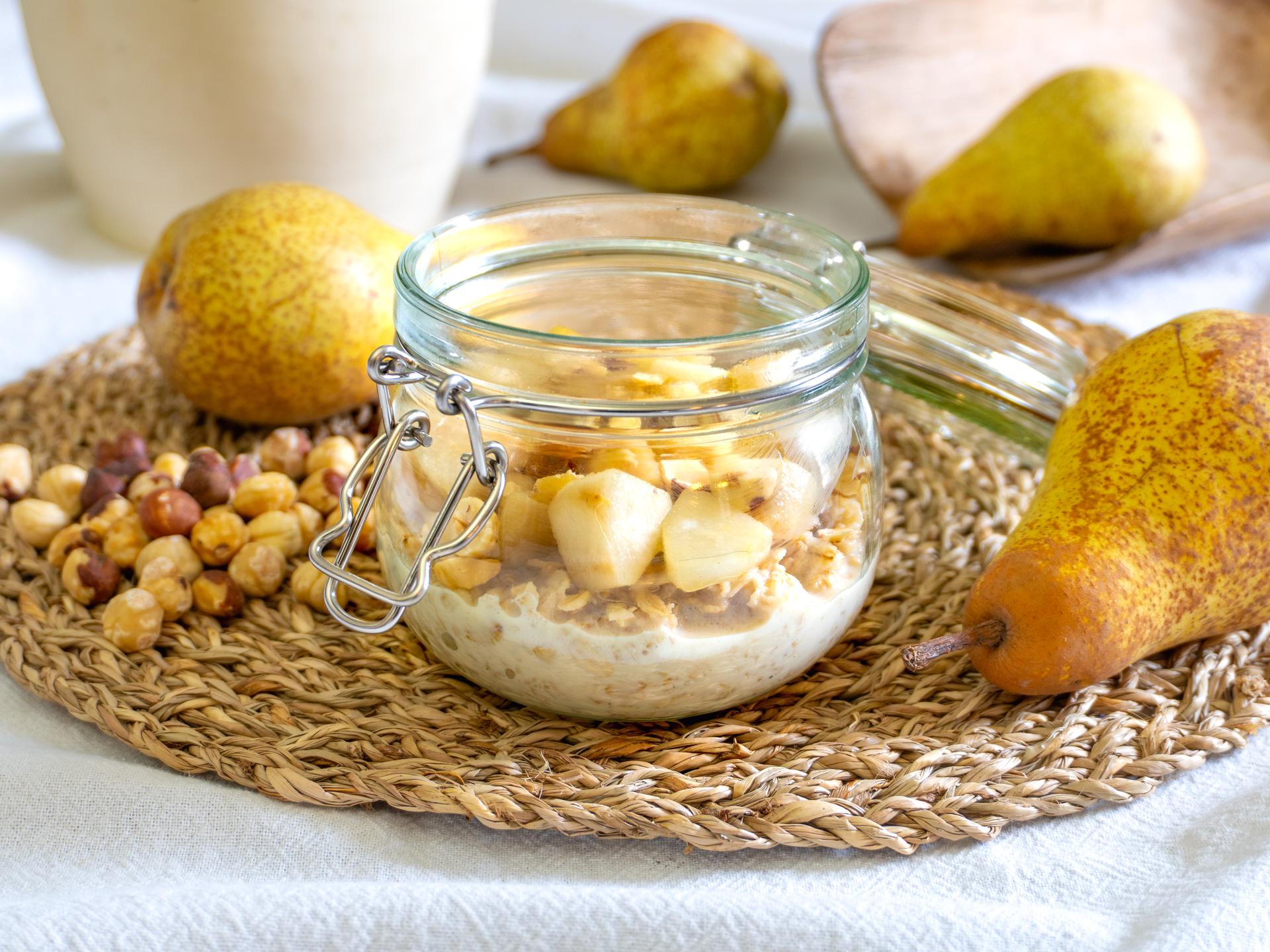 Porridge with pears and hazelnuts