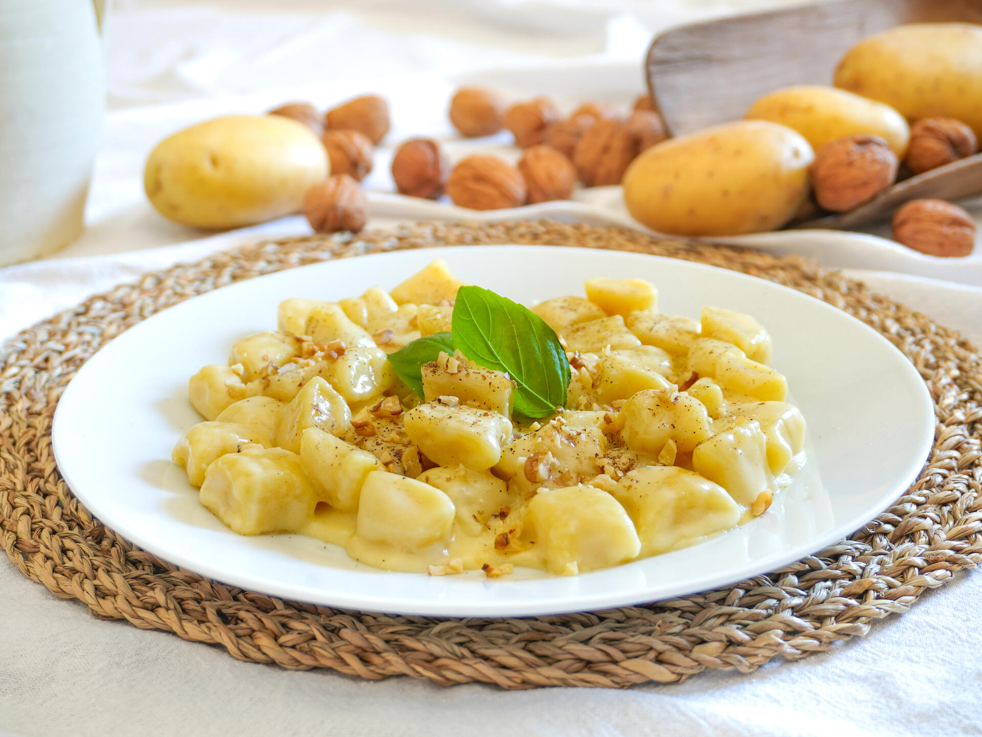 Potato gnocchi with gorgonzola and walnuts