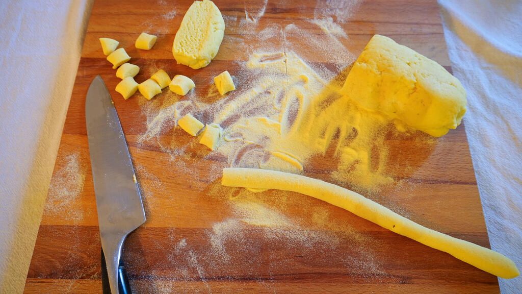 Potato gnocchi with tomato sauce - step 3