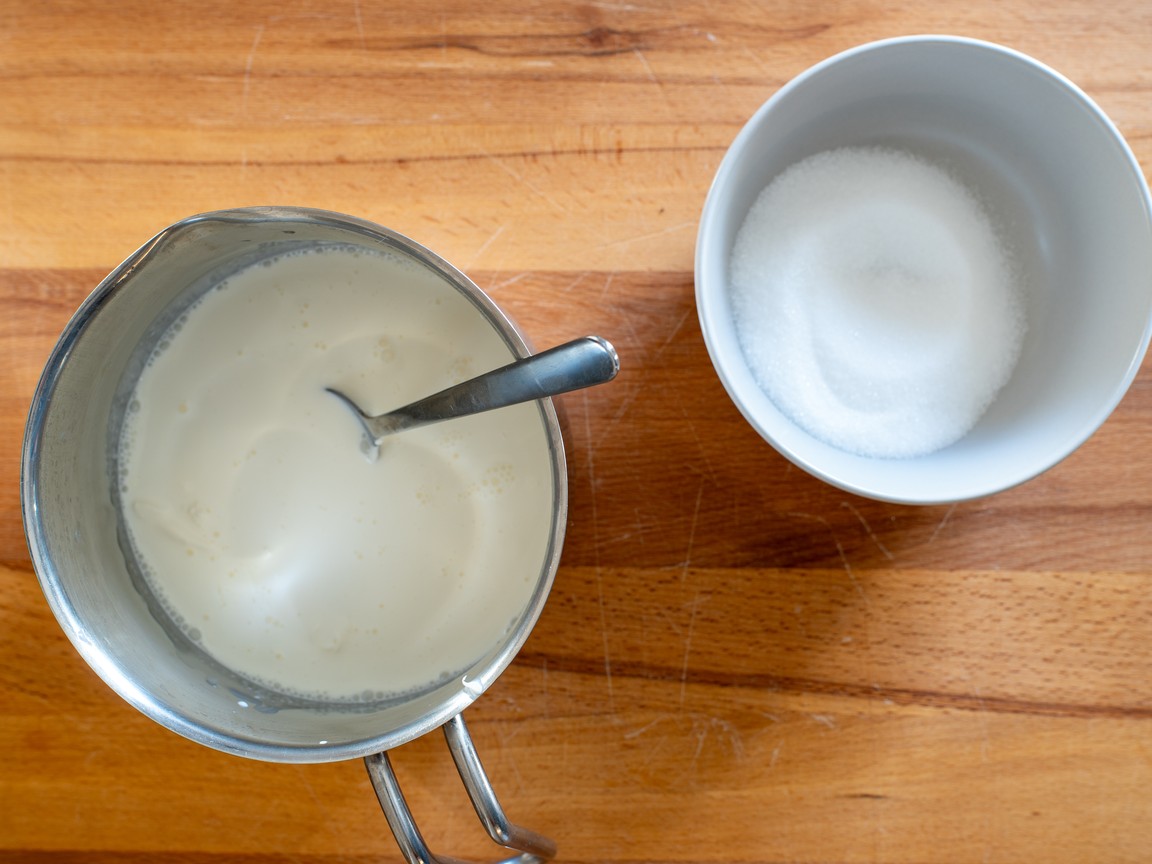 Quick panna cotta - step 1