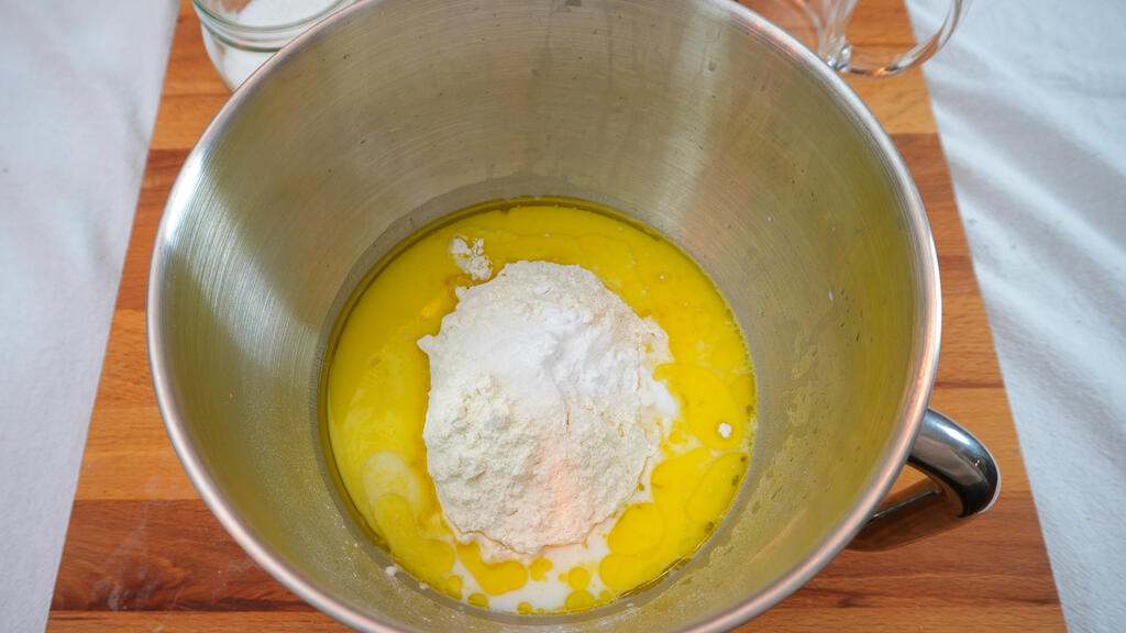 Romagna's piadina made with olive oil - step 1