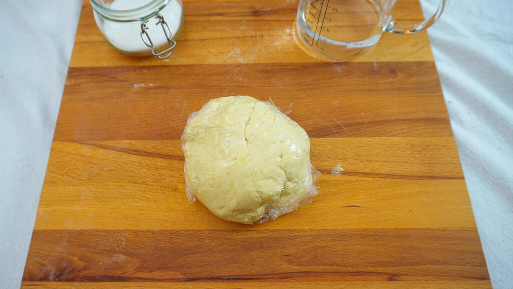 Romagna's piadina made with olive oil - step 2