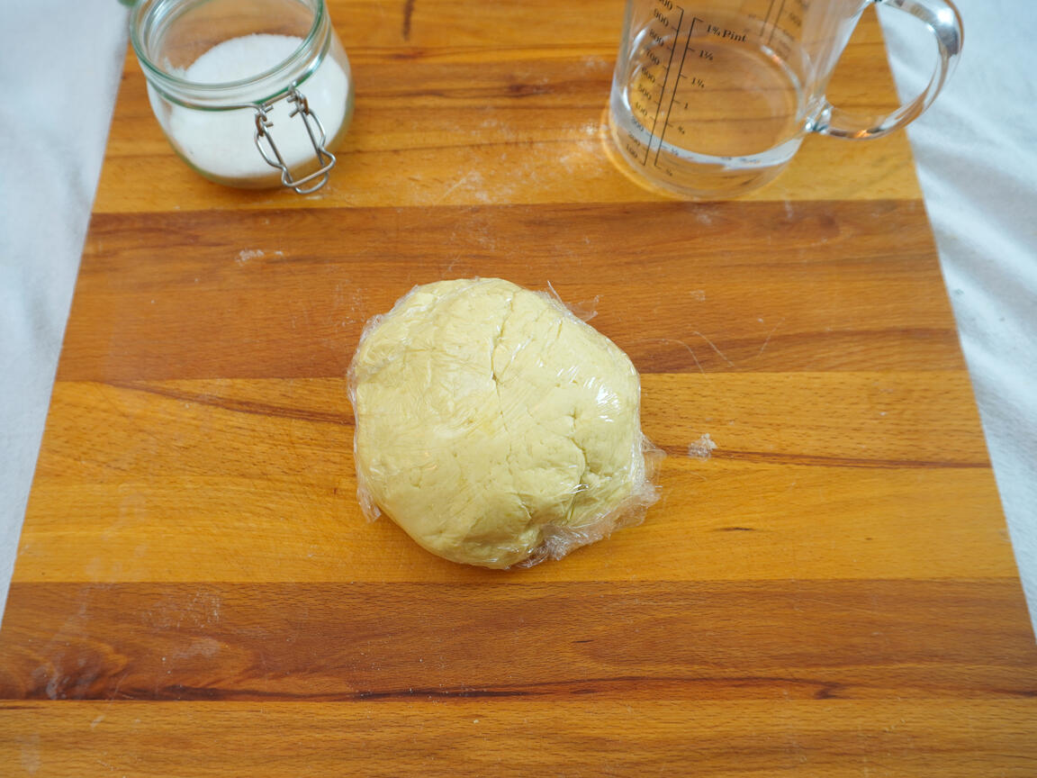 Romagna's piadina made with olive oil - step 2