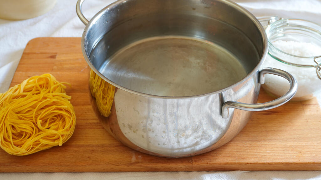 Smoked salmon tagliolini - step 1
