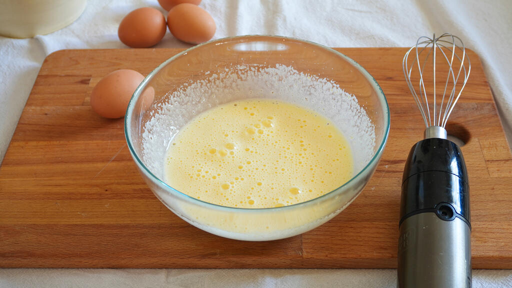 Soft ricotta and orange cake - step 1