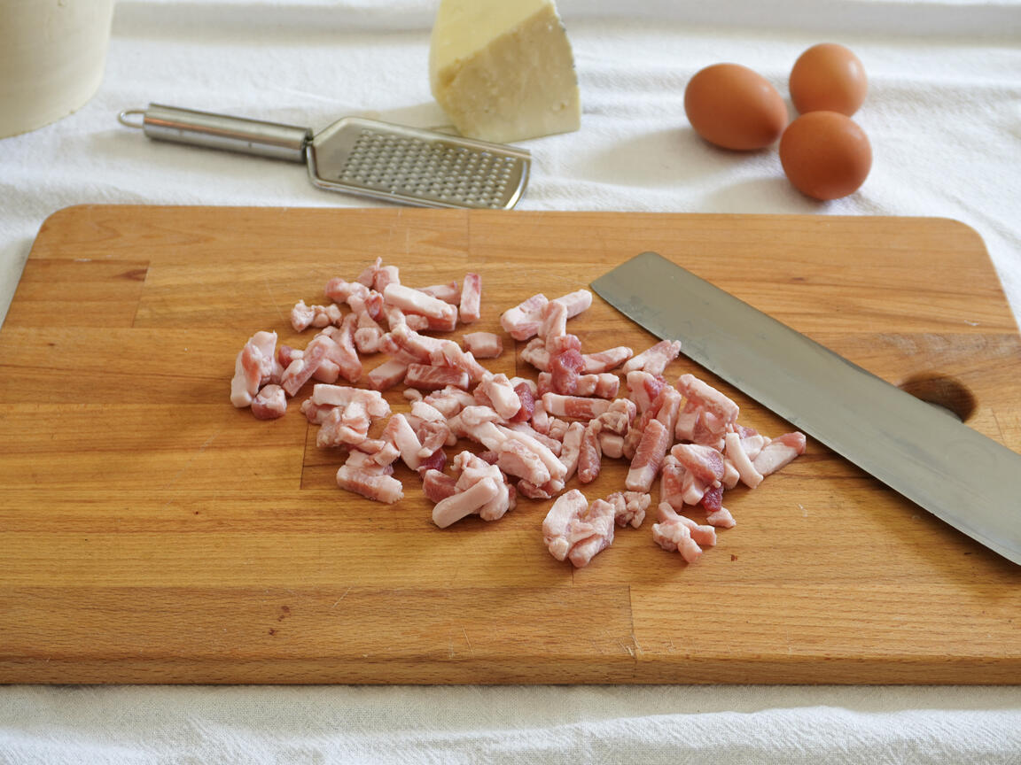 Spaghetti alla carbonara - step 1