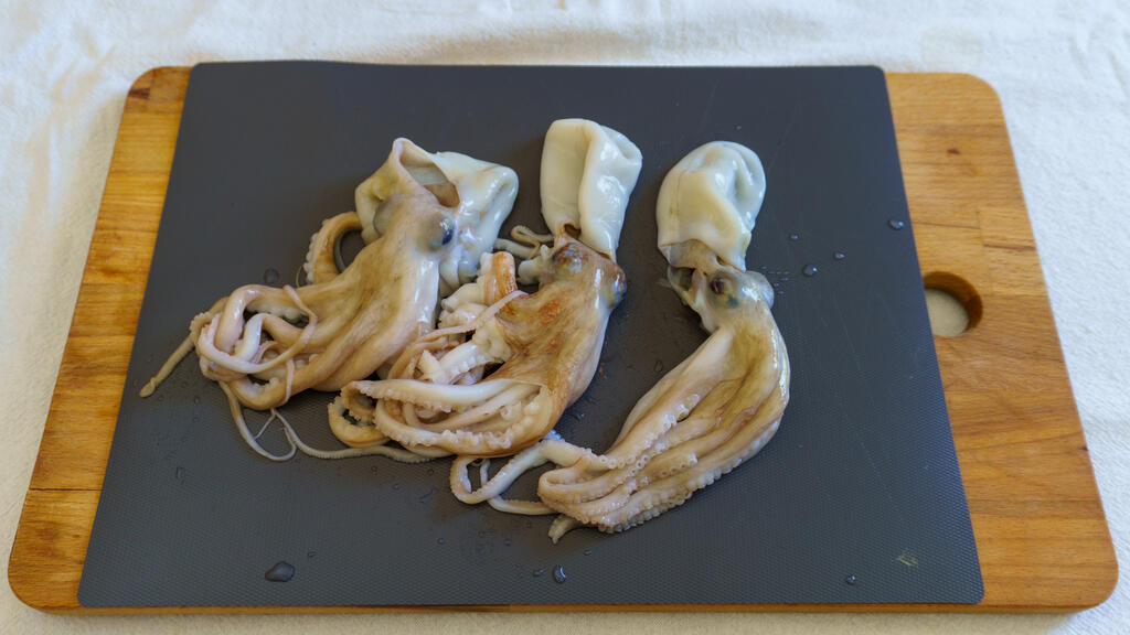 Spaghetti with Baby Octopus - step 1