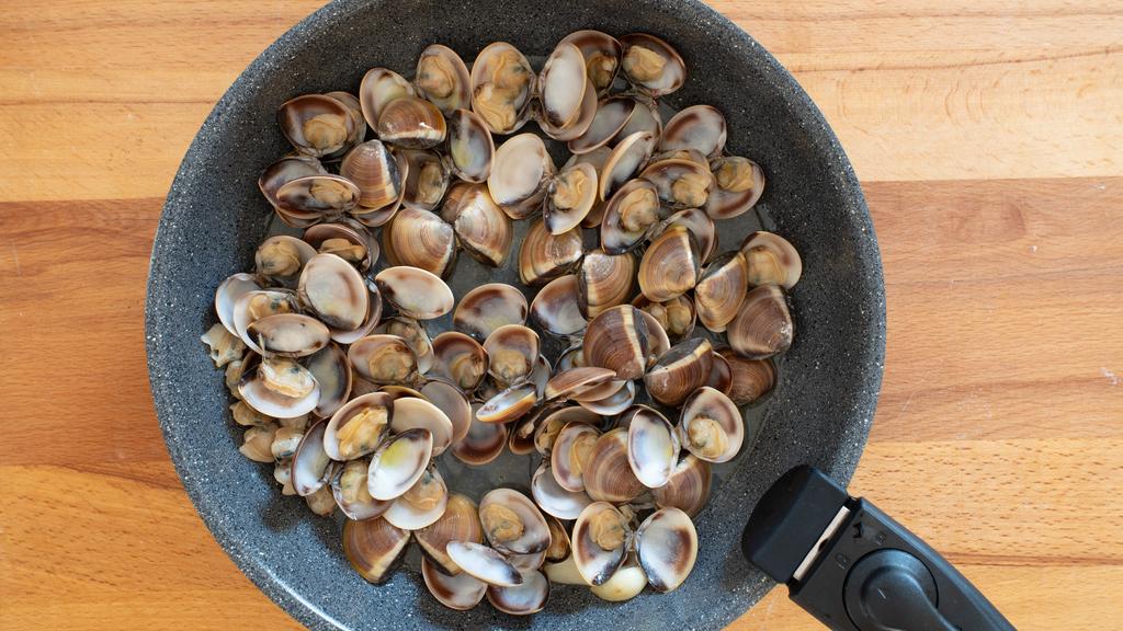 Spaghetti with clams