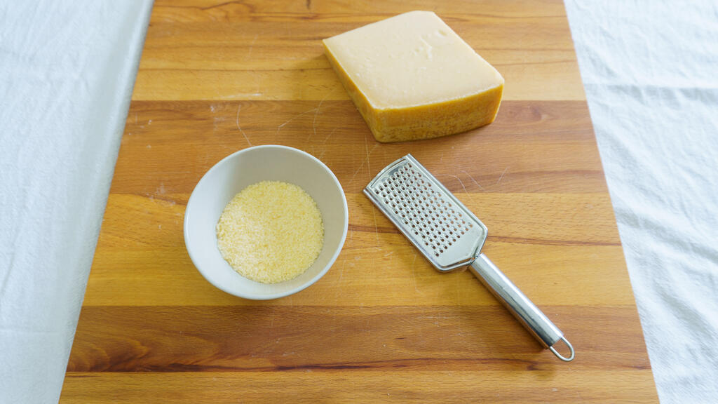 Spelt gnocchi with ricotta and speck - step 1