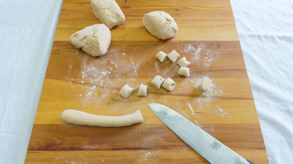 Spelt gnocchi with ricotta and speck - step 3