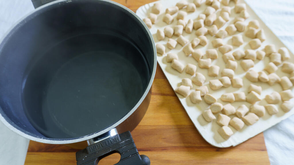 Spelt gnocchi with ricotta and speck - step 6
