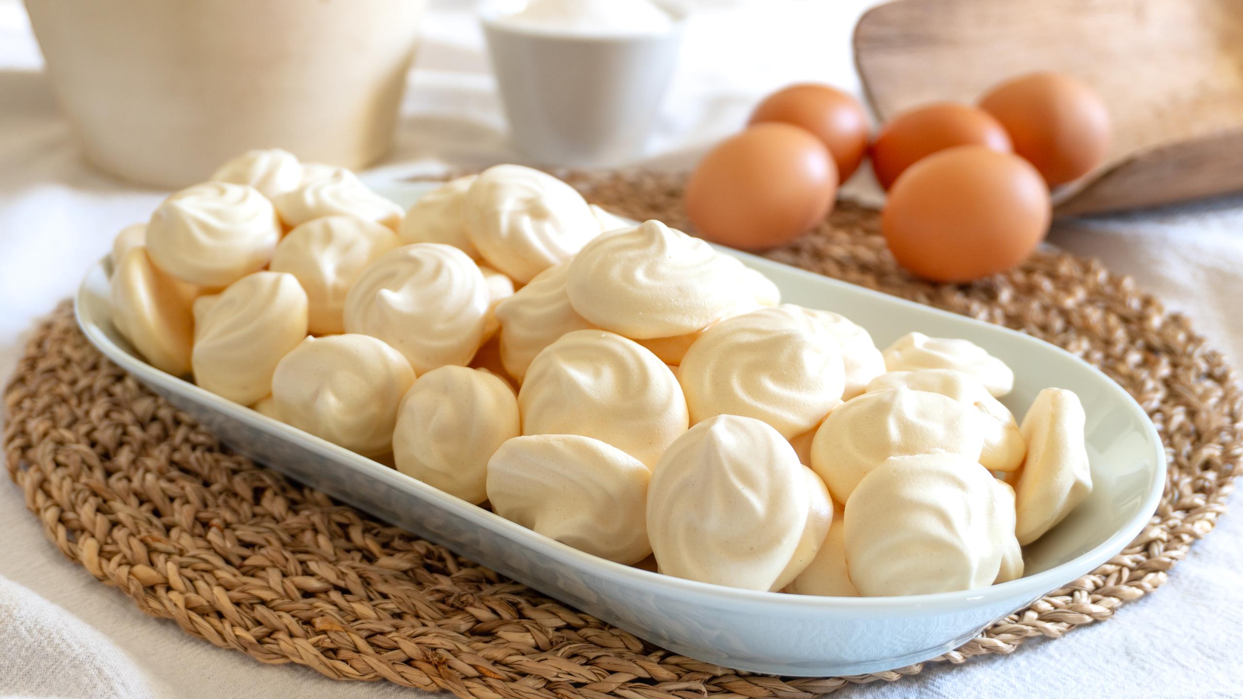 Spumini (French Meringues)