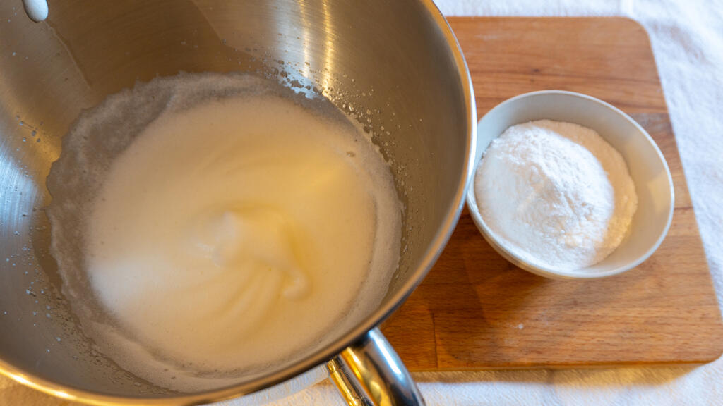 Spumini (French Meringues) - step 2