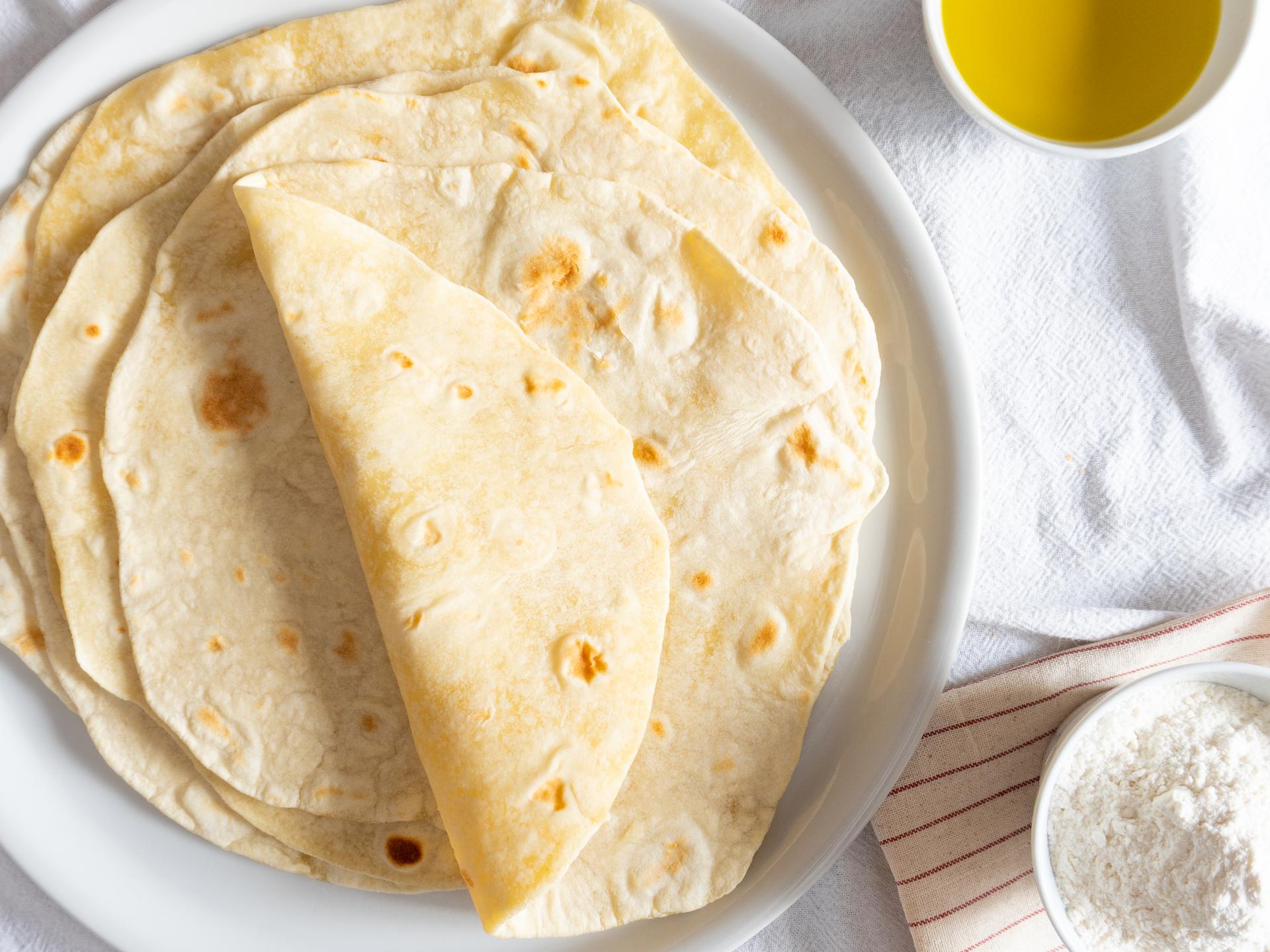Thin olive oil piadinas