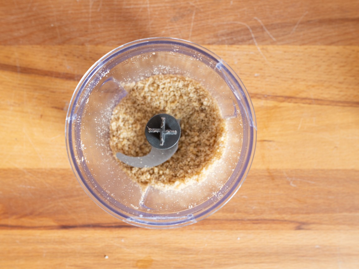 Walnut Mayonnaise - step 1