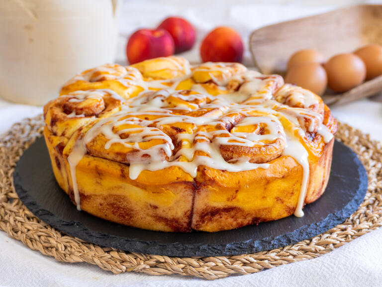 Yogurt brioche cake