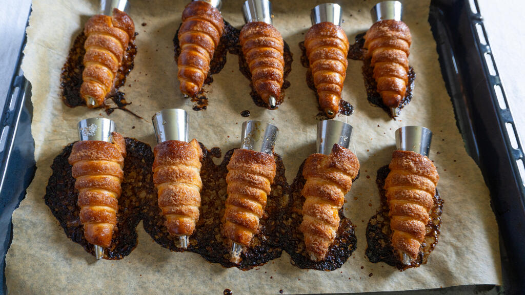 Cream-filled Puff Pastry Horns