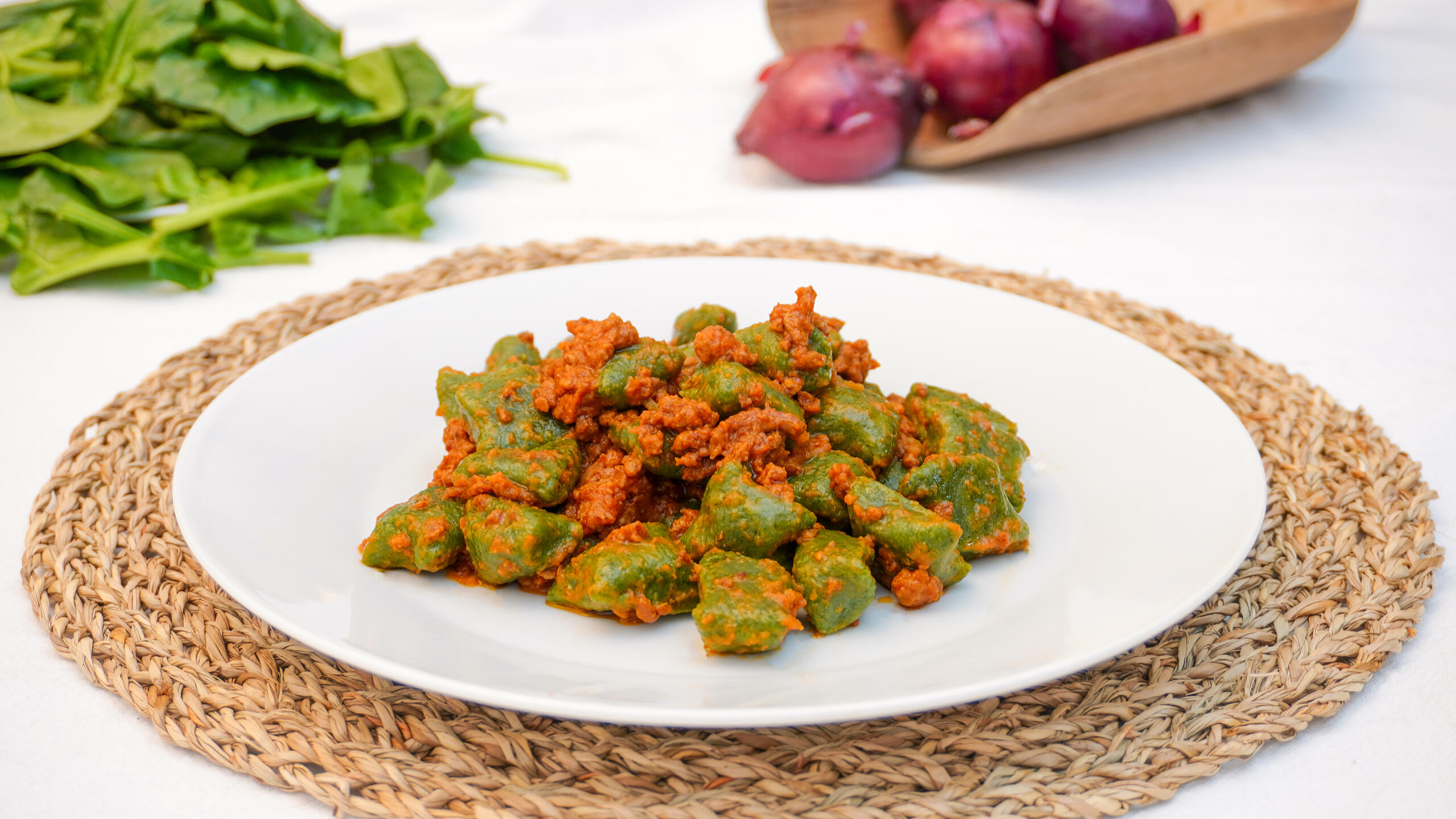 Green gnocchi with ragù sauce