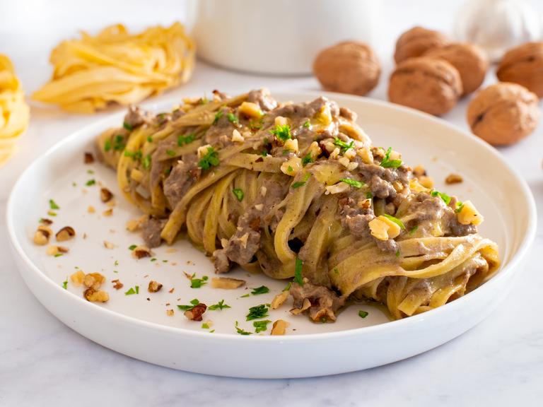 Pasta with mushroom and walnut cream