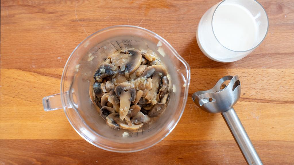 Pasta with mushroom and walnut cream