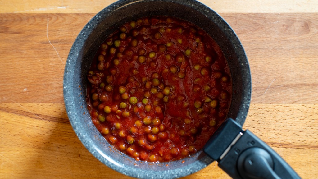 Rice timbale with peas