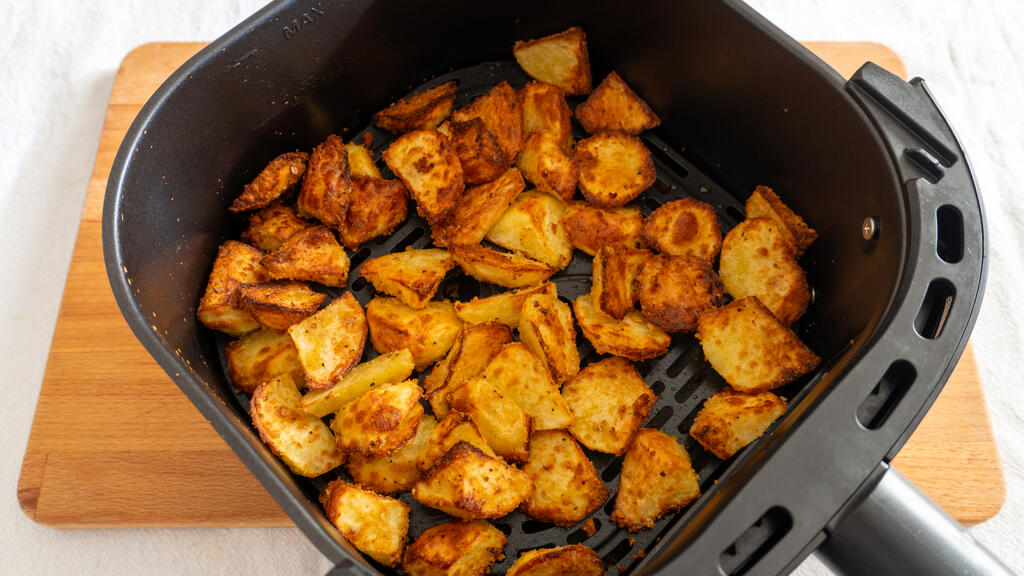 Roasted potatoes in the air fryer