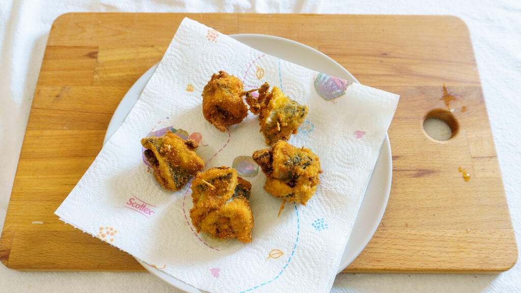 Stuffed mackerel rolls