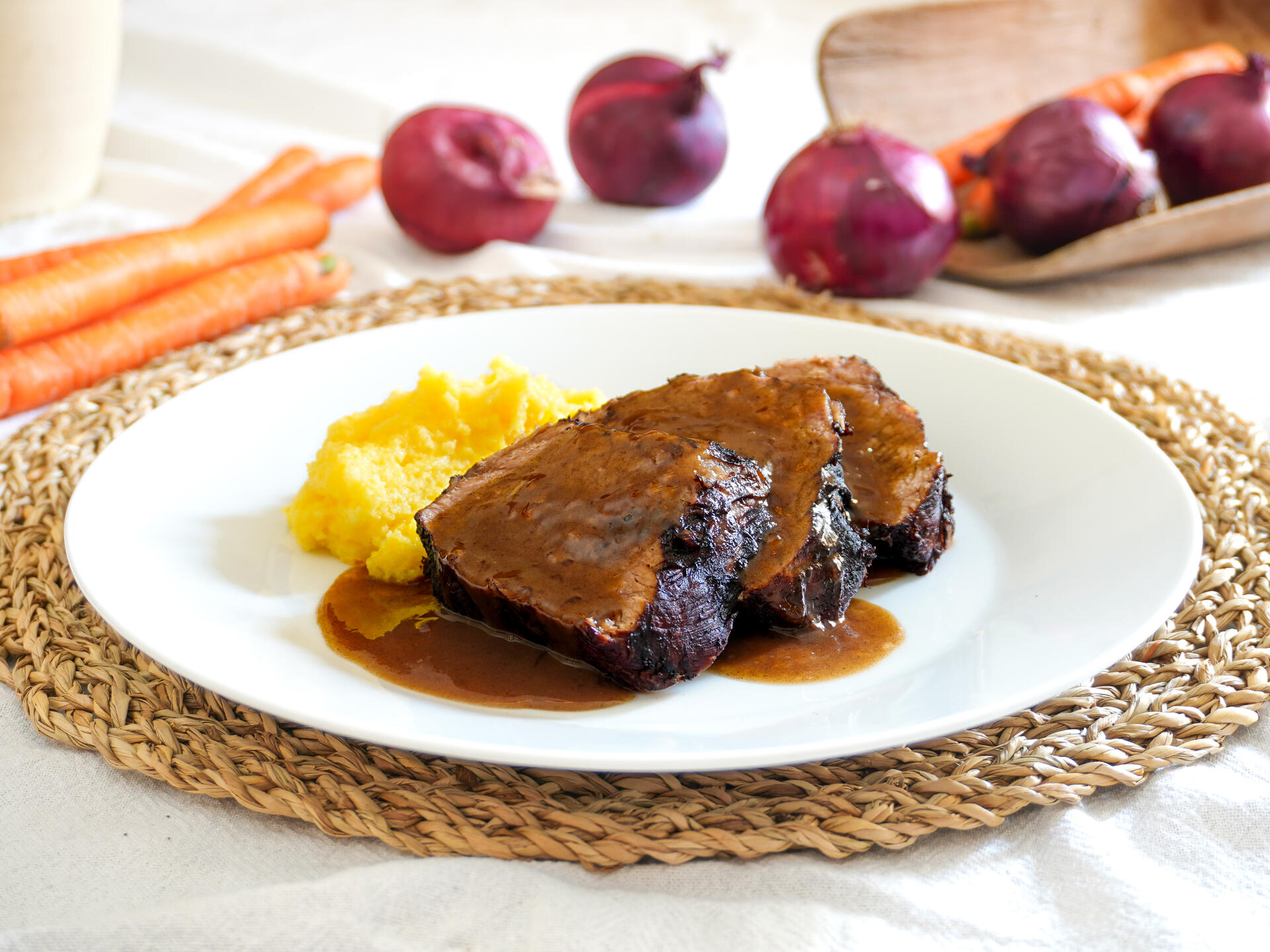 Estofado de carne de res al vino tinto