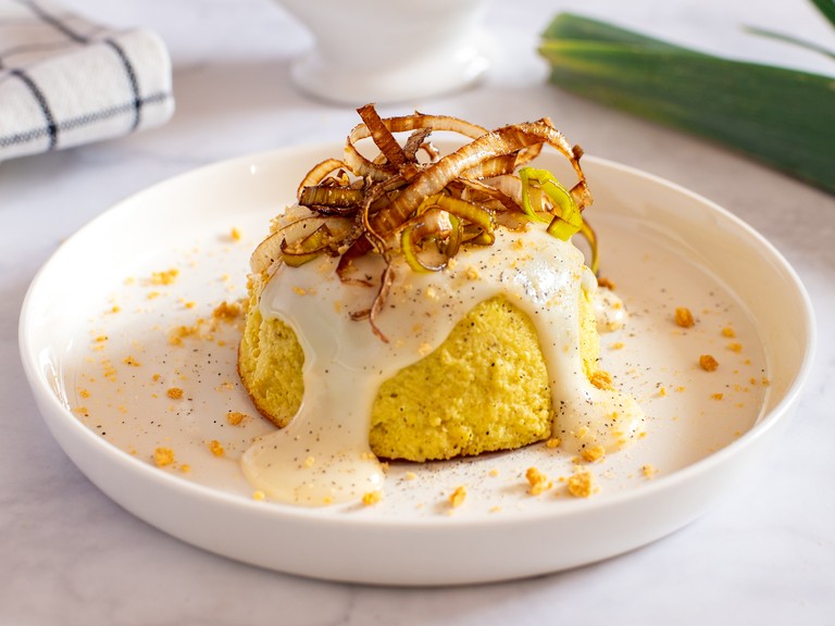 Flan de puerros con fondue de parmesano