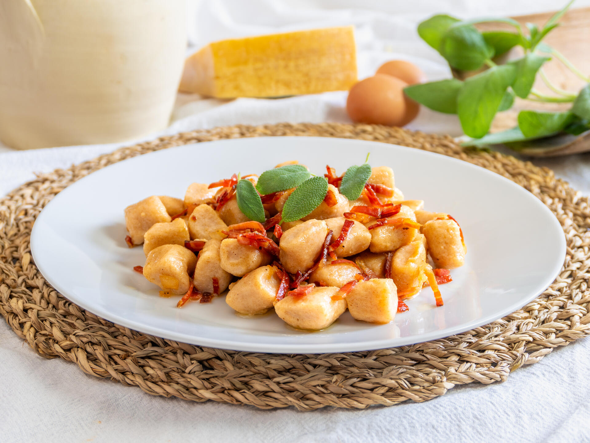 Ñoquis de espelta con ricotta y speck