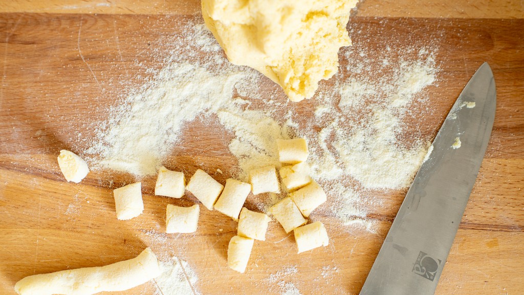 Ñoquis de polenta con gorgonzola - paso 3