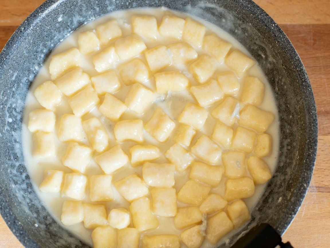 Ñoquis de polenta con gorgonzola - paso 5