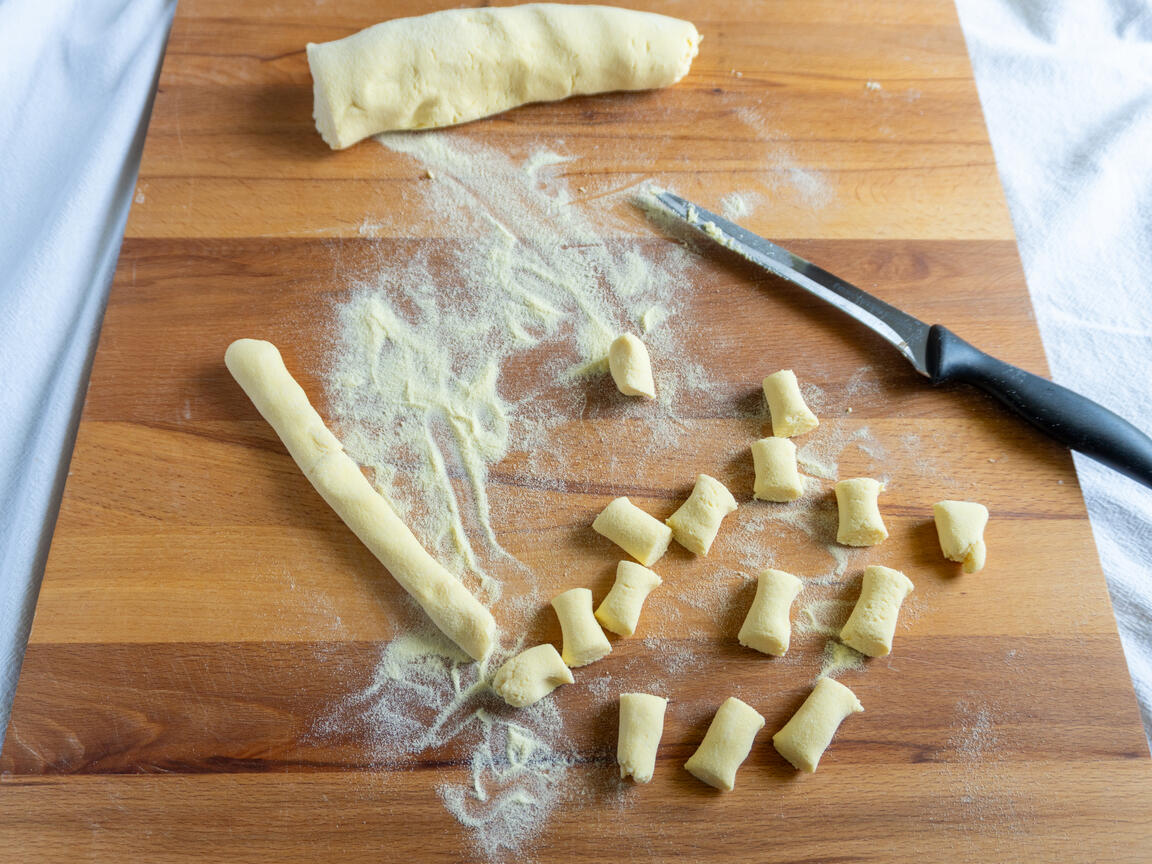 Ñoquis de ricotta con mantequilla y salvia - paso 3