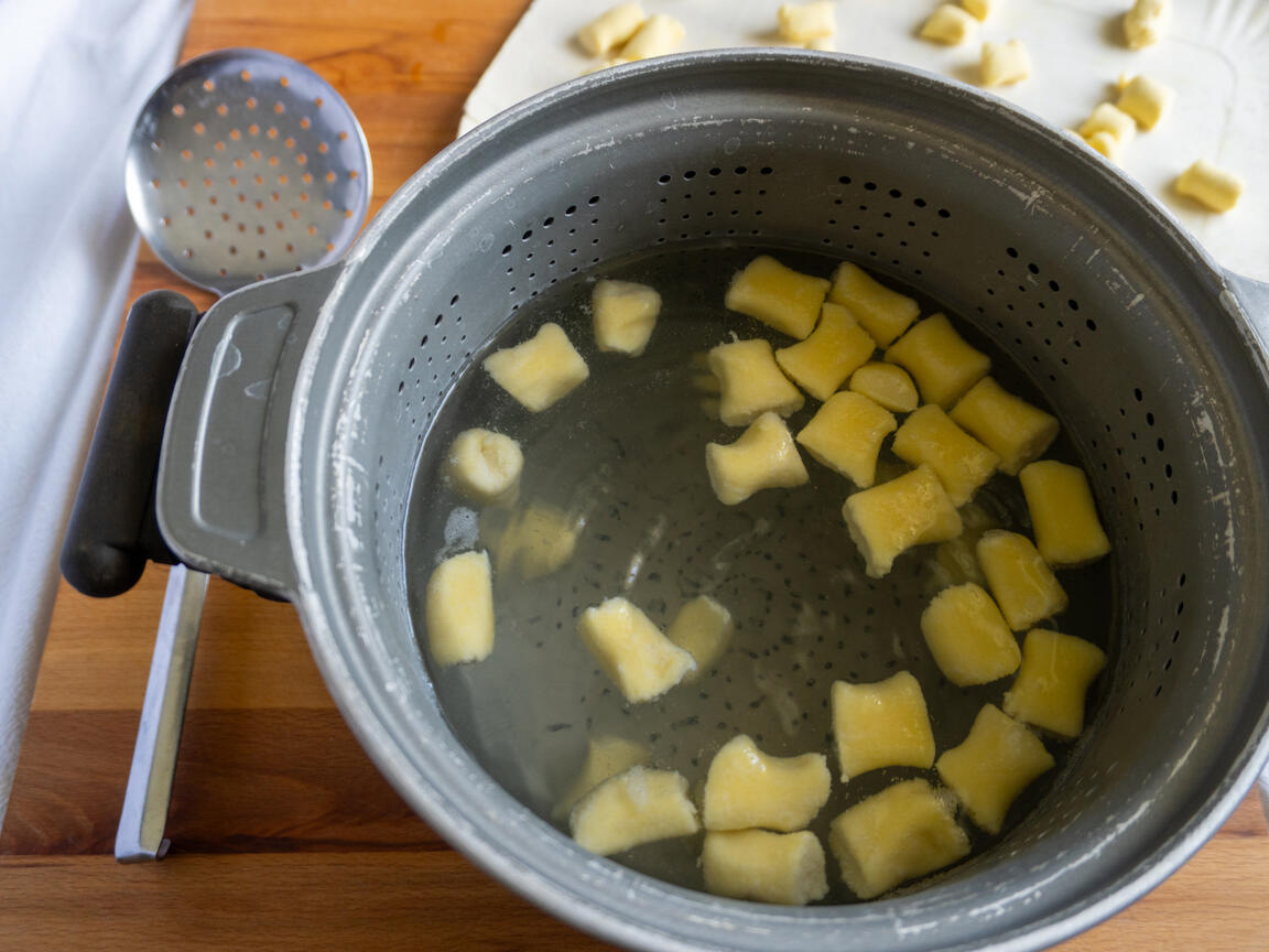 Ñoquis de ricotta con mantequilla y salvia - paso 5