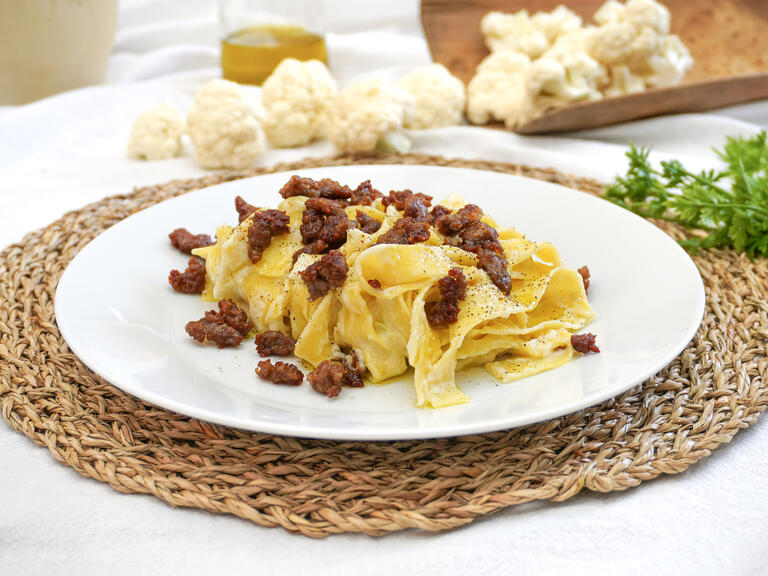 Pappardelle de coliflor y salchicha