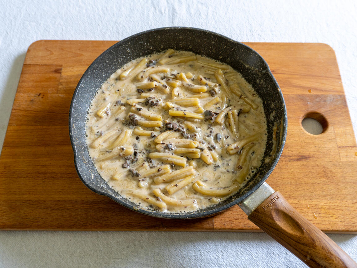 Pasta con gorgonzola y aceitunas negras - paso 5