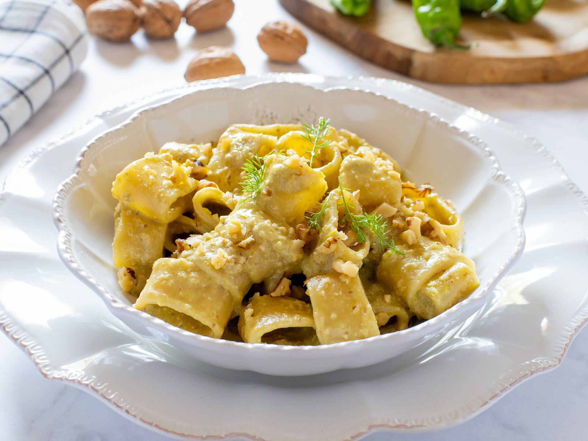 Pasta con pesto de friggitelli y nueces
