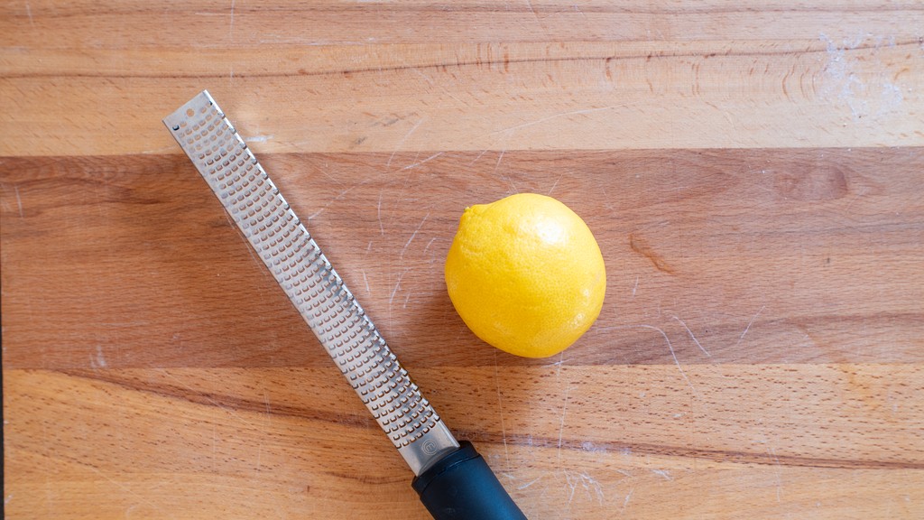 Pasta con tinta de sepia y gambas