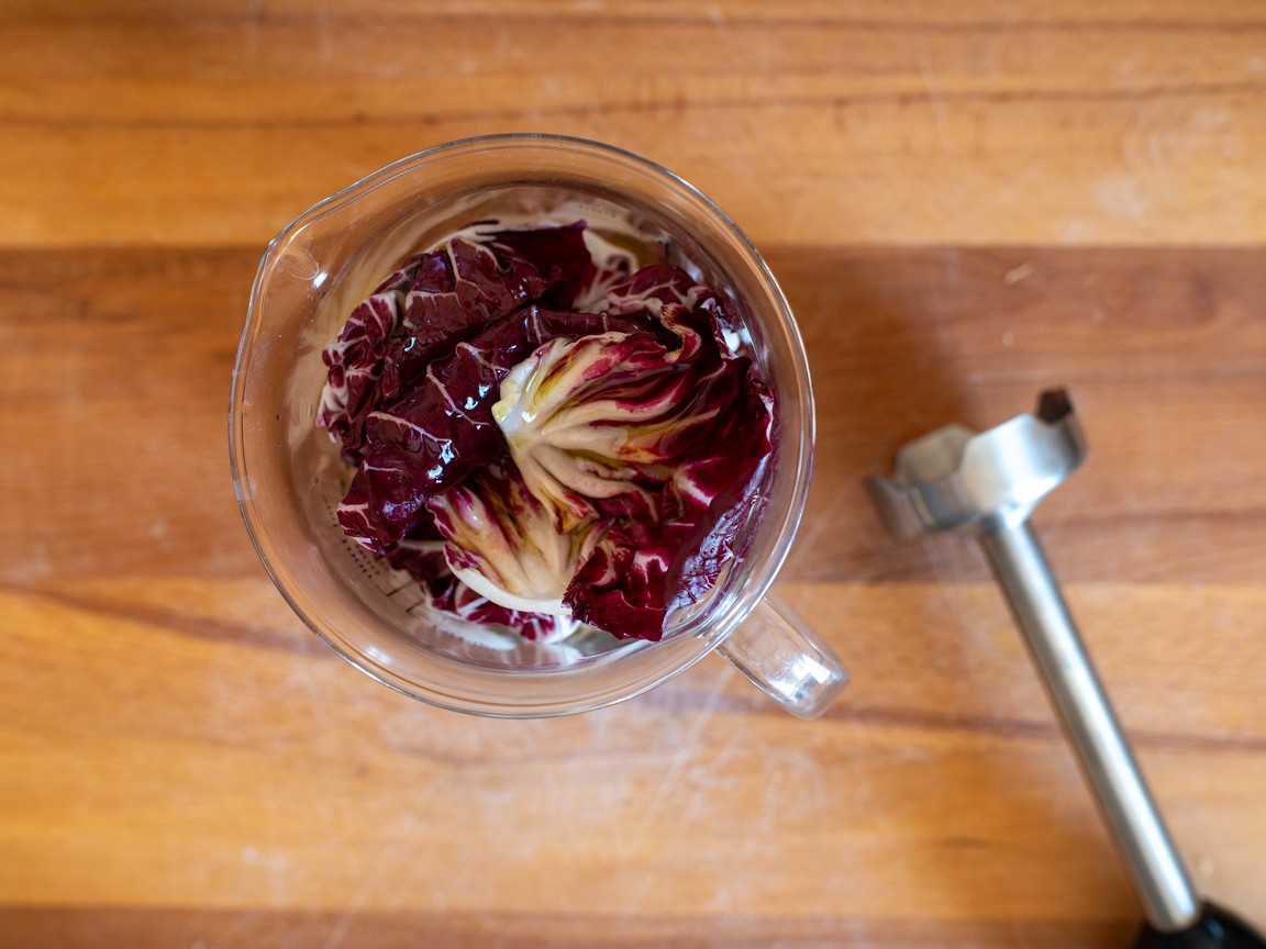 Pesto de achicoria roja y nueces - paso 3