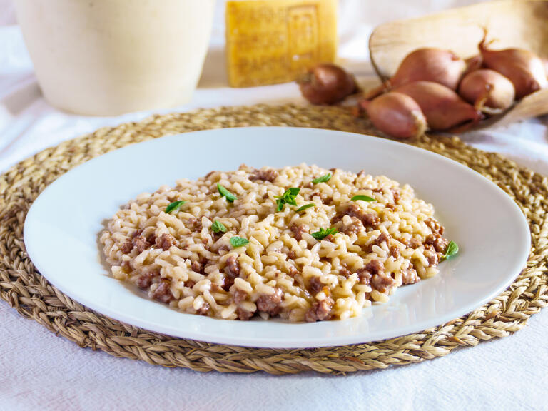 Es un plato rico y sabroso de la tradición italian...